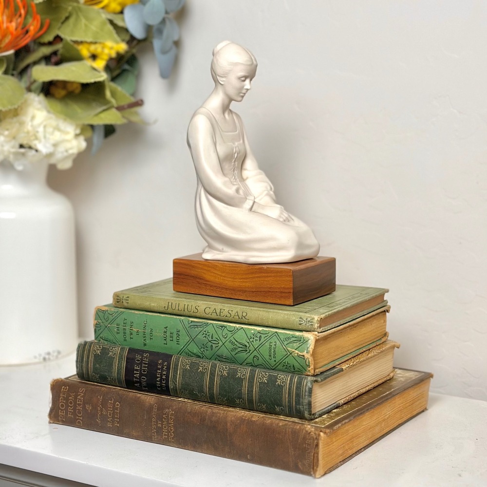 VTG 1982 Hansen Classics "Woman in Prayer" Porcelain Figurine 8"‎ Von Smith LDS